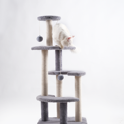 منصة شجرة القطط مع خدوش داخلية وأعمدة متوسطة الحجم