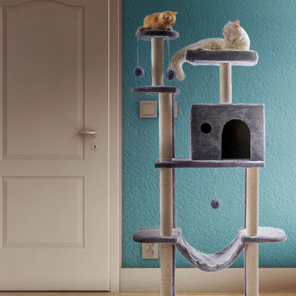 منصة شجرة القطط مع خدوش داخلية وأعمدة كبيرة